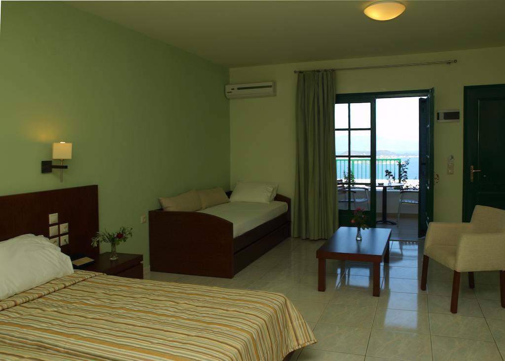 Skiathos Club Hotel & Suites Vasilias  Oda fotoğraf